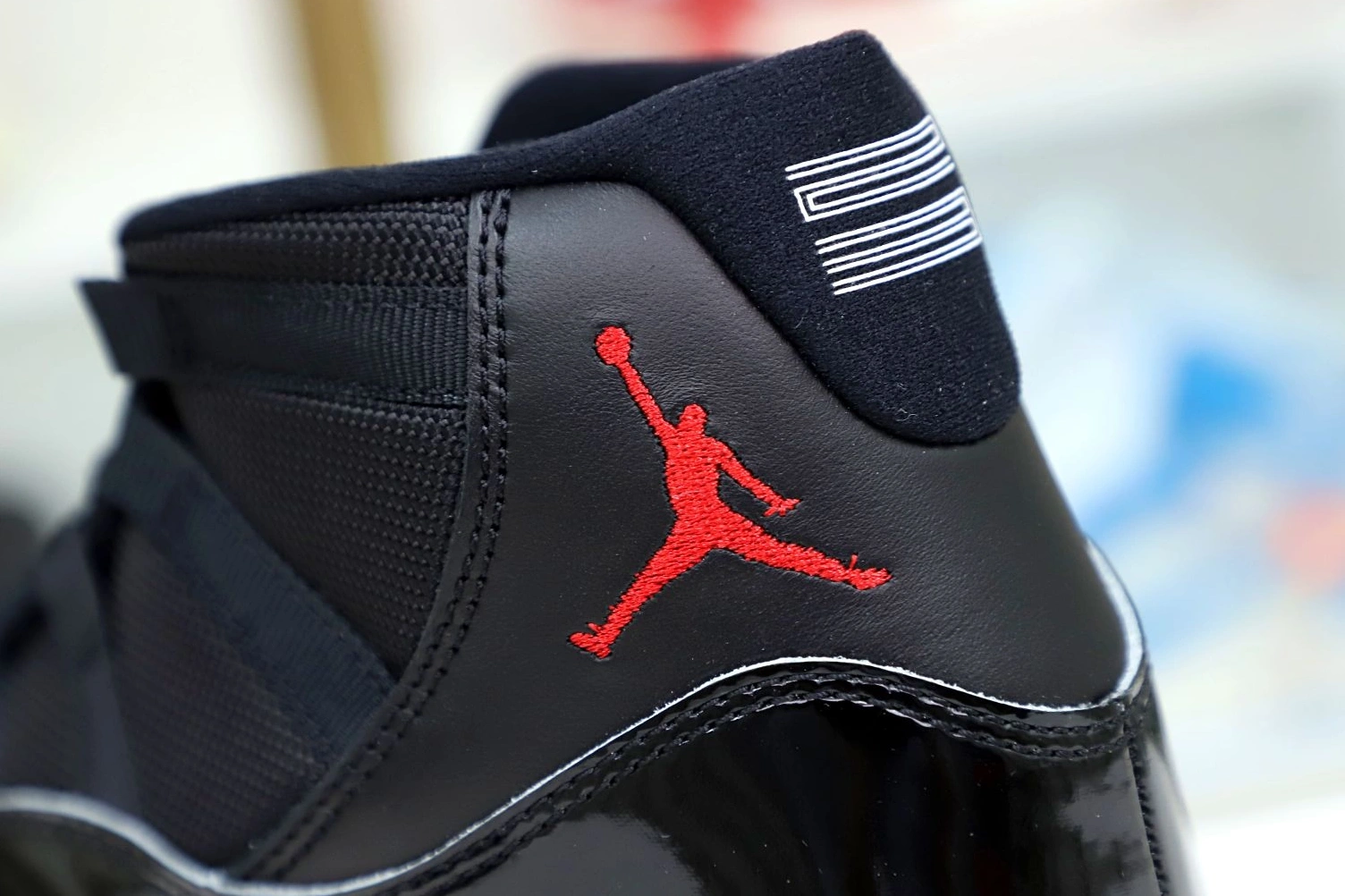 RETRO AIR 2019 11 'BRED' JORDAN 0109